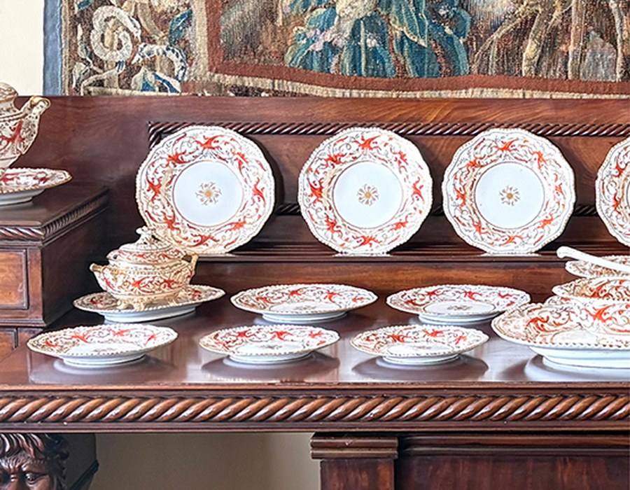 An early 19th-century Worcester porcelain dinner service on view